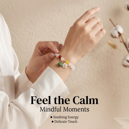 Natural White Agate Bracelet for Women, Translucent Beaded Stretch Wrist Jewelry with Floral Charm, Everyday Elegant Crystal Bracelet for Mindful Moments and Gift Styling